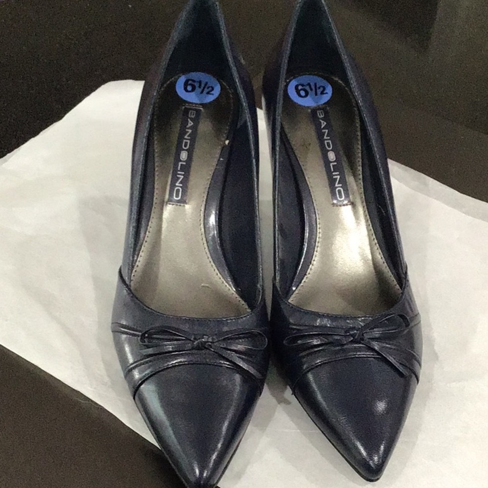 Bandolino Navy Heels
